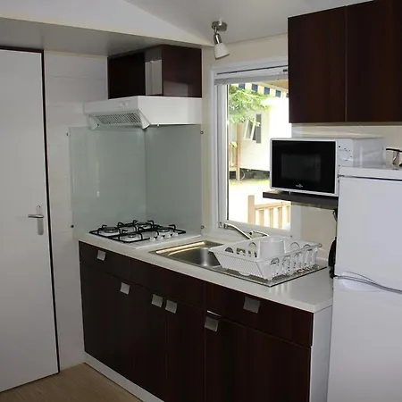 Mobil Spacieux Avec Terrasse Pour 8 Personnes - Api-1-52-1358 *