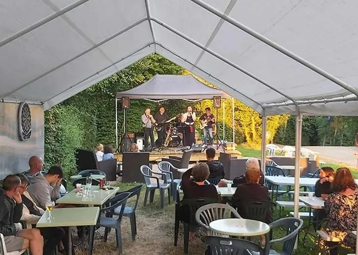 Camping Mobil Spacieux Avec Terrasse Pour 8 Personnes - Api-1-52-1358