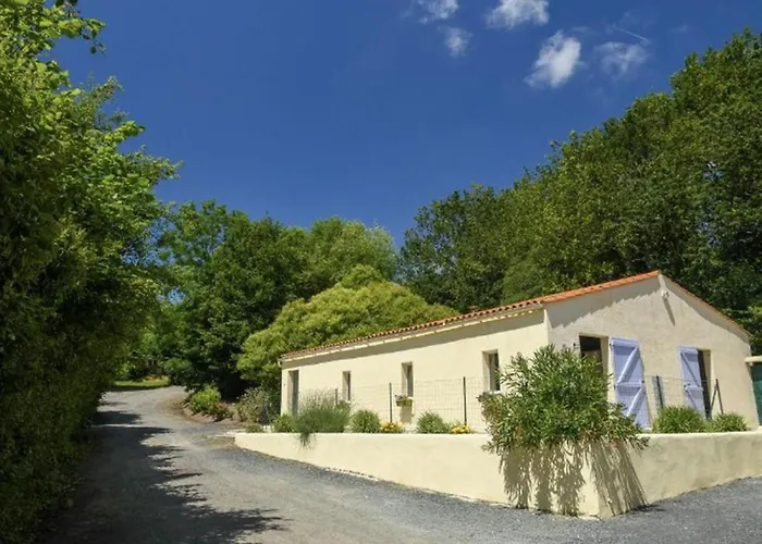 Mobil Spacieux Avec Terrasse Pour 8 Personnes - Api-1-52-1358 * Commequiers